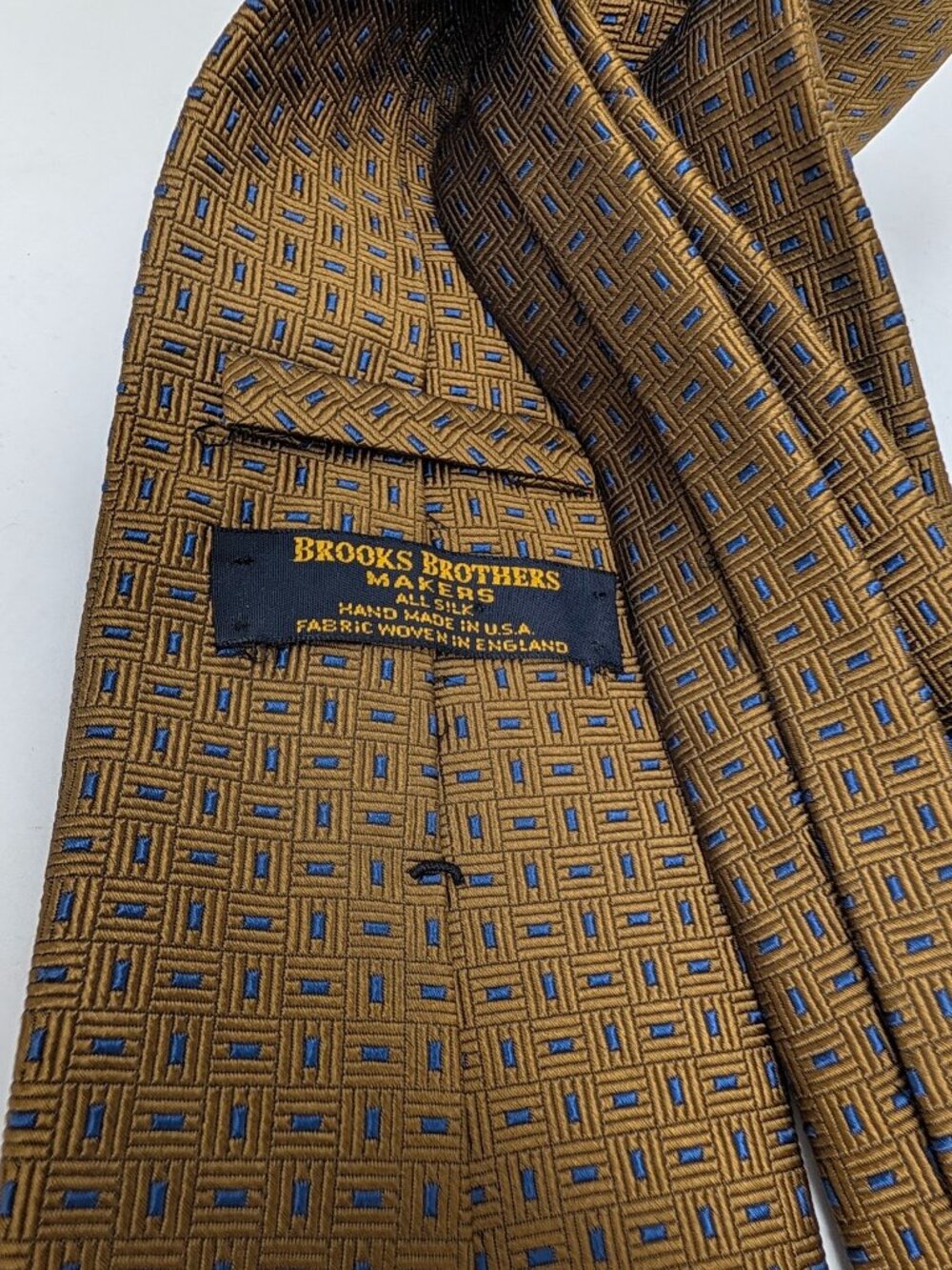 Brooks Brothers silk tie hand made in the US with fabric woven in England